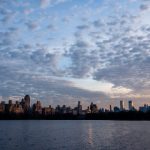 两女一杯什么意思:揭开这个网络热词背后的真实含义与影响 0g1xl5